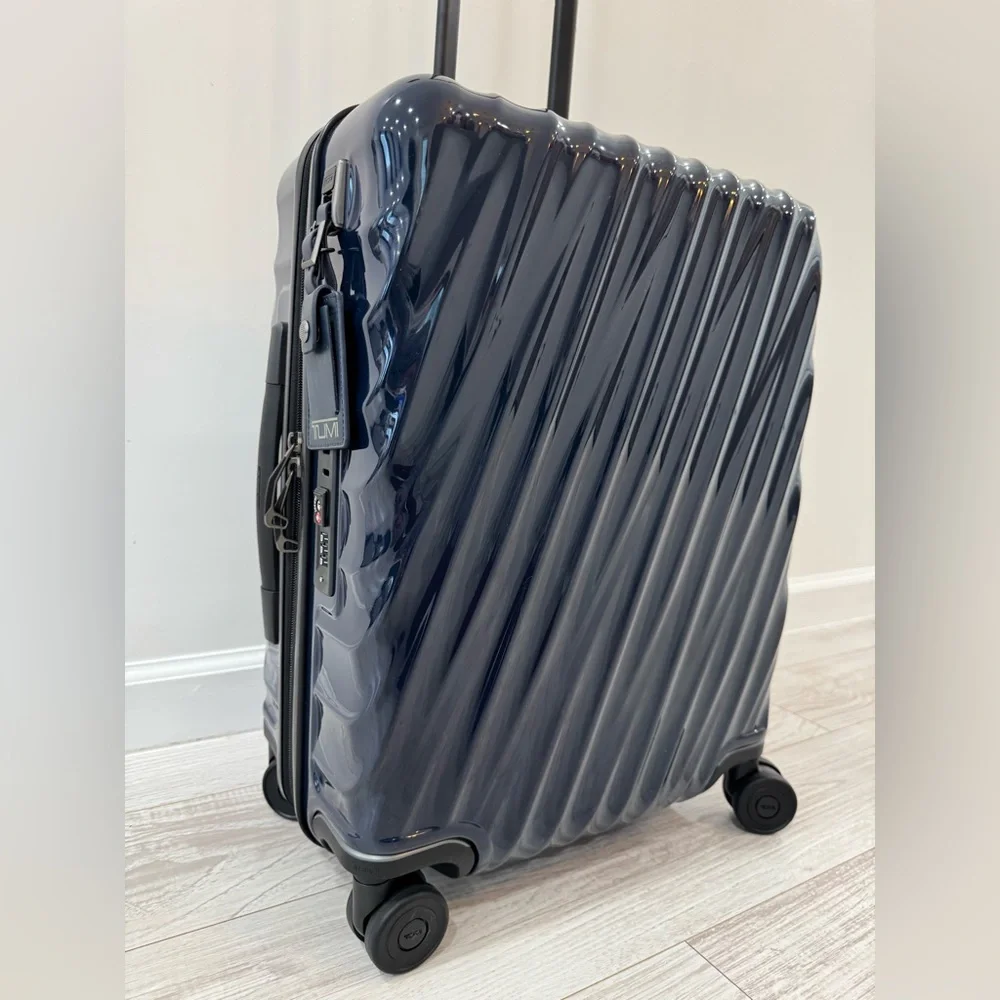 TUMI 19 DEGREE Continental Expandable 4 Wheeled Carry-On Blue
